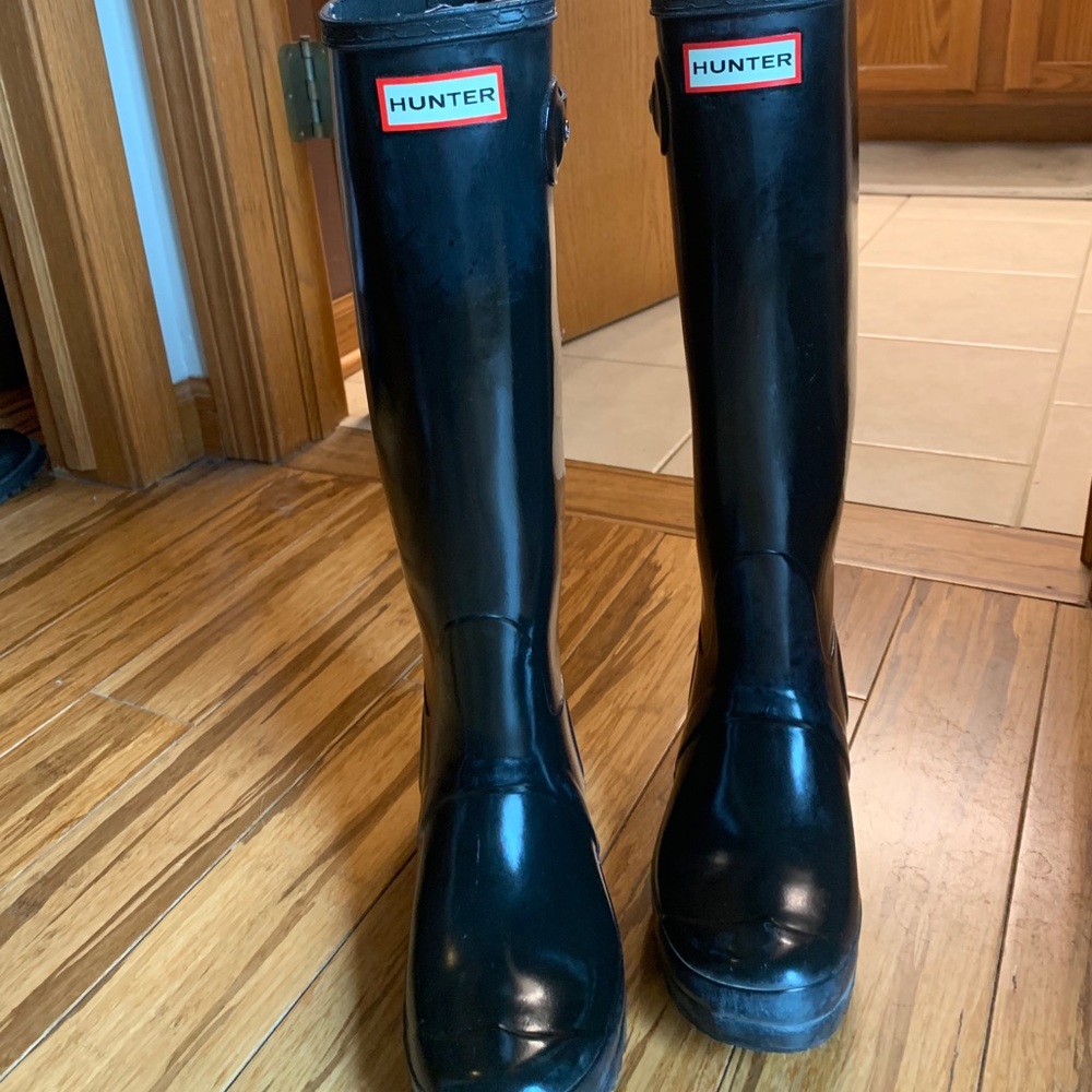 black hunter boots